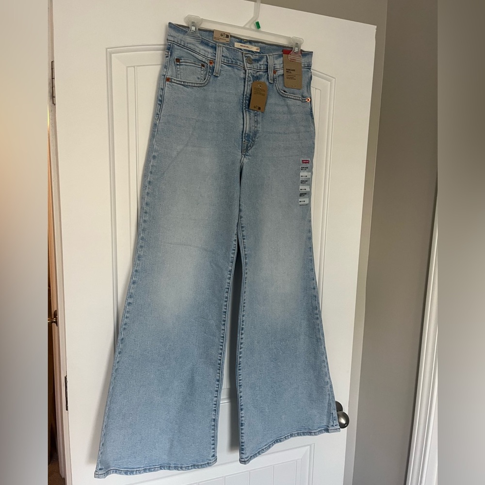 Levi’s Ribcage Bell Women’s Jeans - New with Tags - 28x32